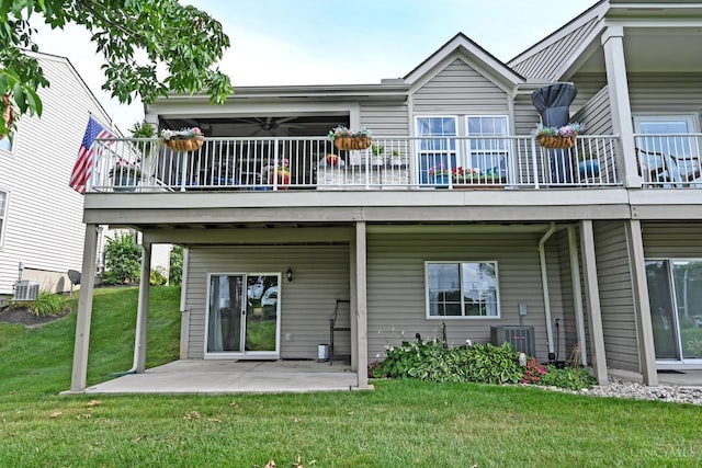4154 Fieldsedge Dr, Mason, OH 45040 - rear view of property featuring a patio area, a yard, and a wooden deck