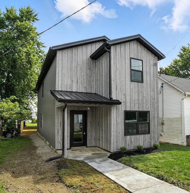 152 N College St, Sabina, OH 45169 - modern farmhouse style home with a front yard, a metal roof, and a standing seam roof