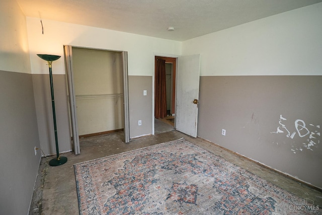 881 Trails End Dr, Liberty Twp, OH 45050 - unfurnished bedroom with a closet