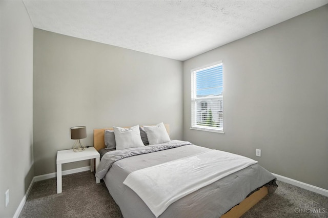 2821 Pine Leaf Ct, Hamilton, OH 45013 - carpeted bedroom with baseboards