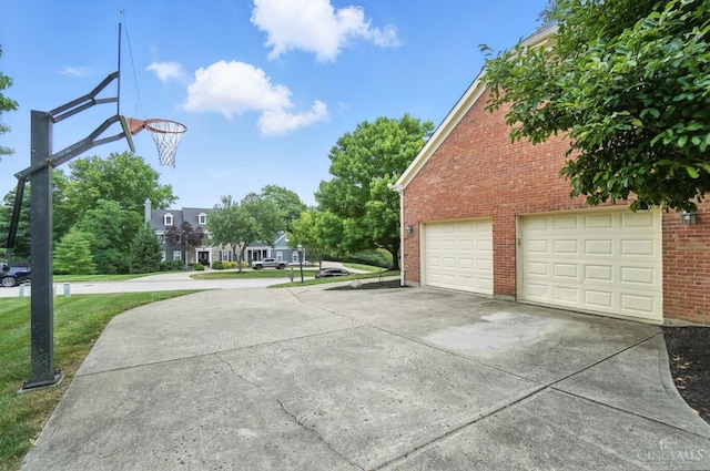 7070 Ravens Run, Anderson Twp, OH 45244 - view of garage