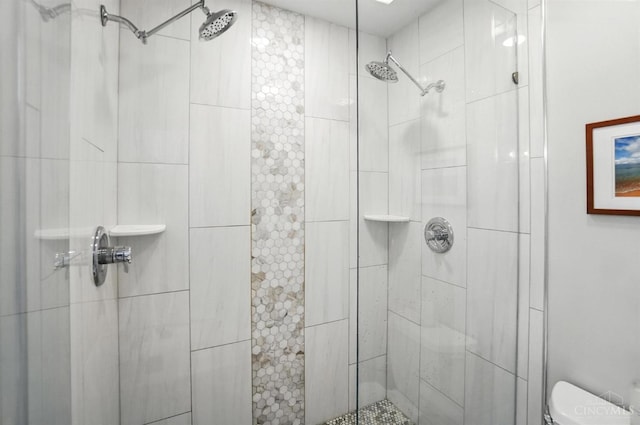 7070 Ravens Run, Anderson Twp, OH 45244 - full bathroom featuring a stall shower and toilet