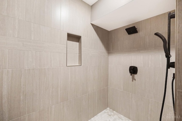 7574 Copper Creek Ln, Colerain Twp, OH 45247 - full bath featuring a tile shower