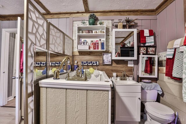 1851 Parker Rd, Goshen Twp, OH 45150 - bathroom with a textured ceiling, vanity, and a bath