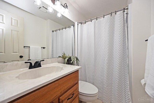 3016 Stratford Ct Unit 115, Cincinnati, OH 45140 - full bath featuring vanity and curtained shower