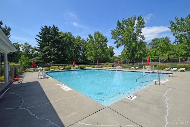 3016 Stratford Ct Unit 115, Cincinnati, OH 45140 - community pool with a patio area and view of scattered trees