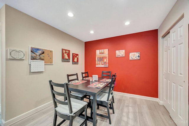 3435 Kleeman Lake Ct, Cincinnati, OH 45211 - dining area featuring light wood-style flooring, recessed lighting, and an accent wall