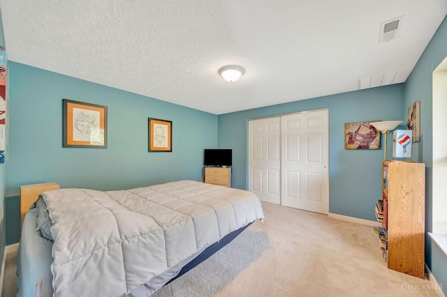 3435 Kleeman Lake Ct, Cincinnati, OH 45211 - bedroom with carpet floors, a closet, and a textured ceiling