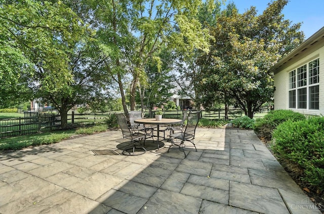 4048 Frye Park Cir, Mason, OH 45040 - fenced backyard with a patio and outdoor dining space