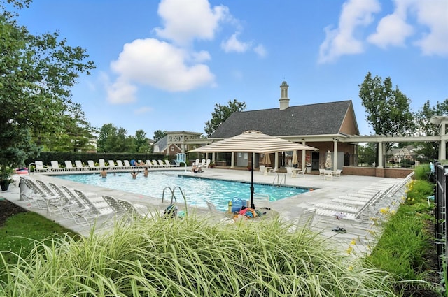 4048 Frye Park Cir, Mason, OH 45040 - community pool featuring a patio area