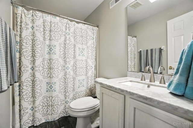 4048 Frye Park Cir, Mason, OH 45040 - full bath with vanity and curtained shower
