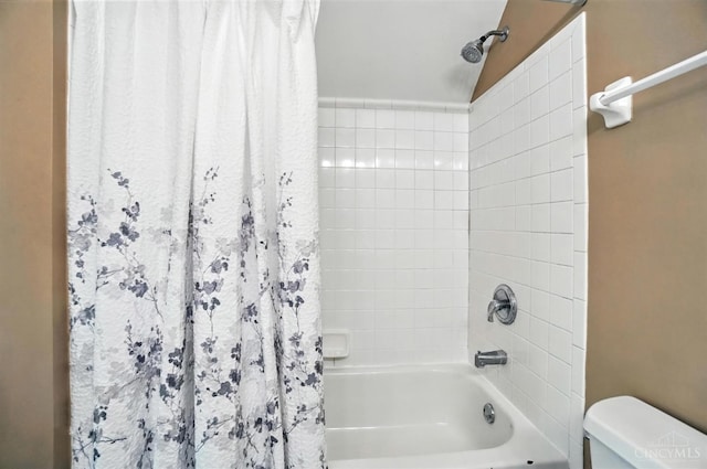 4048 Frye Park Cir, Mason, OH 45040 - full bathroom featuring toilet and shower / bathtub combination with curtain