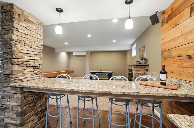 4048 Frye Park Cir, Mason, OH 45040 - kitchen with wood finished floors, recessed lighting, pendant lighting, stone counters, and a kitchen breakfast bar