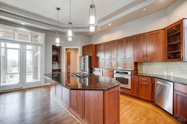 4994 Maxwell Dr, Mason, OH 45040 - kitchen featuring appliances with stainless steel finishes, backsplash, light wood-style floors, recessed lighting, and a tray ceiling