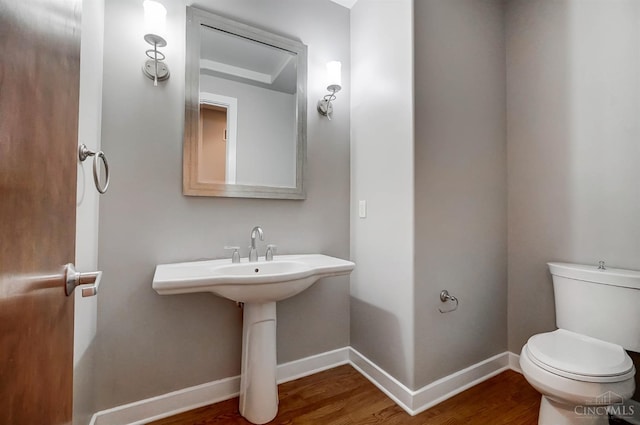4994 Maxwell Dr, Mason, OH 45040 - half bath featuring wood finished floors and baseboards