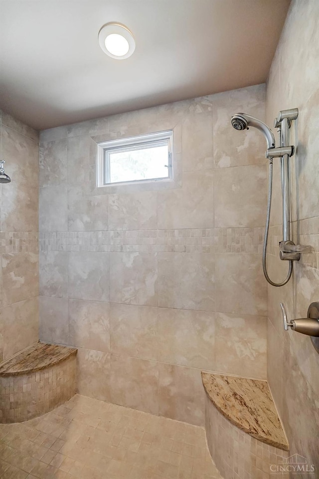 4994 Maxwell Dr, Mason, OH 45040 - bathroom with tiled shower