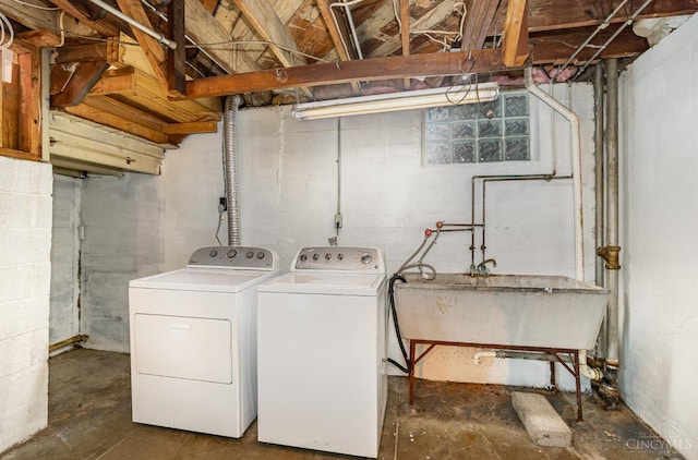 6846 Bryn Mawr Dr, Springfield Twp, OH 45224 - laundry room with washing machine and dryer