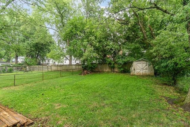 6846 Bryn Mawr Dr, Springfield Twp, OH 45224 - fenced backyard featuring a storage shed