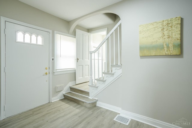1744 Northampton Dr, Cincinnati, OH 45237 - foyer entrance featuring wood finished floors, stairway, and arched walkways