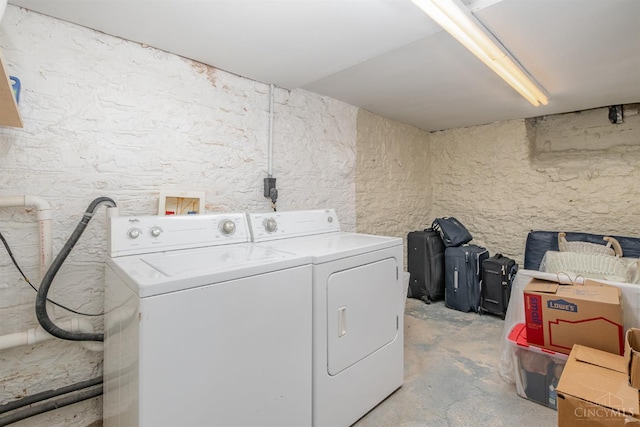 2100 Sinton Ave Unit 2, Cincinnati, OH 45206 - laundry room with washer and clothes dryer