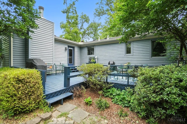 1092 Fox Run Rd, Miami Twp, OH 45150 - back of property with a wooden deck