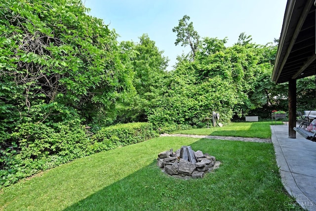 7423 View Place Dr, Springfield Twp, OH 45224 - view of green lawn featuring a fire pit