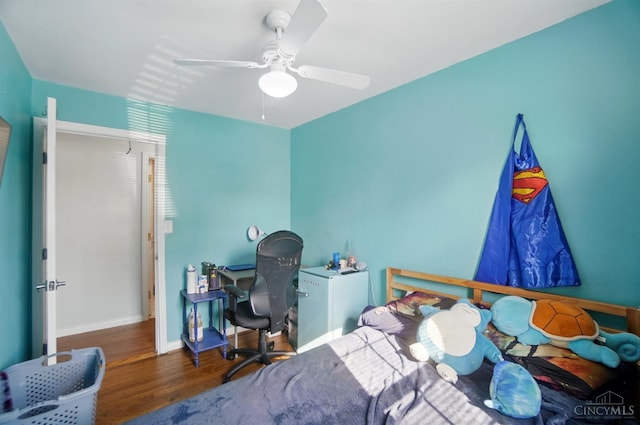 1643 Biscayne Dr, Saint Clair Twp, OH 45013 - bedroom featuring wood finished floors and a ceiling fan