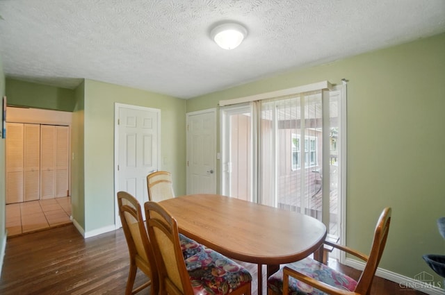 1643 Biscayne Dr, Saint Clair Twp, OH 45013 - dining space featuring dark wood finished floors and a textured ceiling