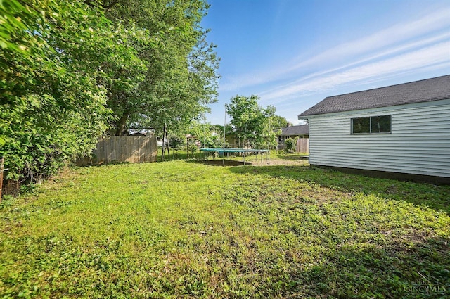 1643 Biscayne Dr, Saint Clair Twp, OH 45013 - view of yard with a trampoline