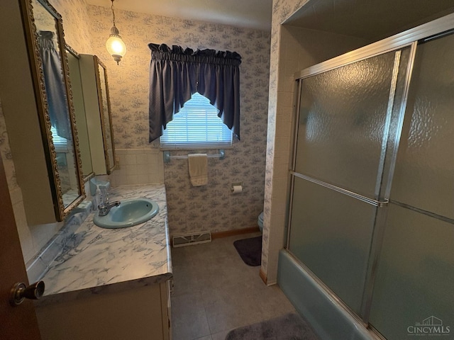 44 Strathmore Blvd, Athens, OH 45701 - bathroom with wallpapered walls, vanity, and shower / bath combination with glass door