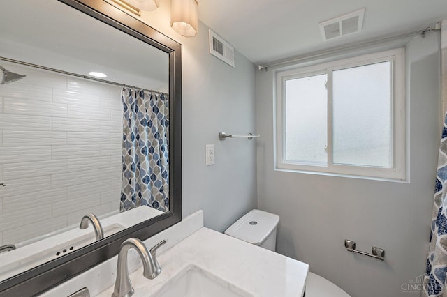 5611 Glengate Ln, Cincinnati, OH 45212 - bathroom featuring vanity and a shower with shower curtain