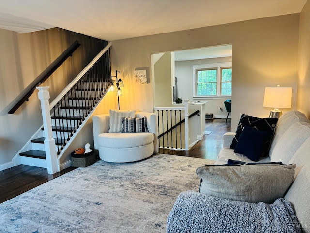 4 Creekwood Sq, Glendale, OH 45246 - living area with wood finished floors and baseboards