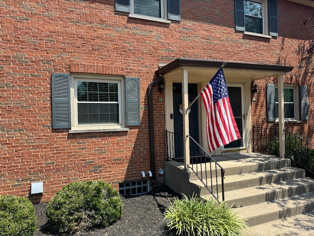 4 Creekwood Sq, Glendale, OH 45246 - doorway to property with brick siding