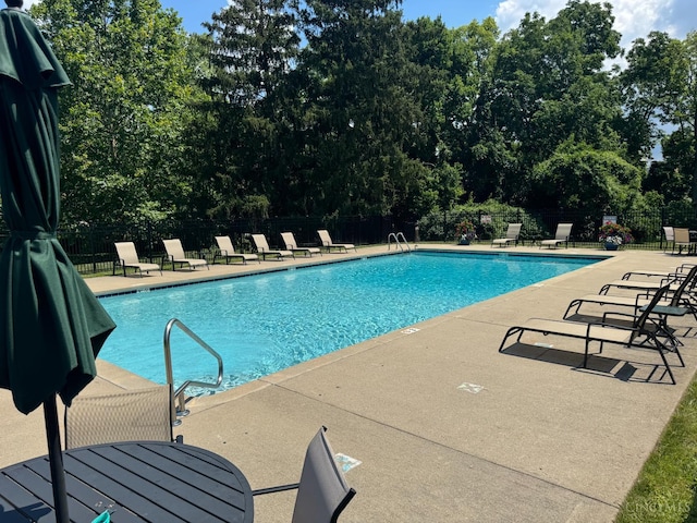 4 Creekwood Sq, Glendale, OH 45246 - community pool with a patio and view of wooded area