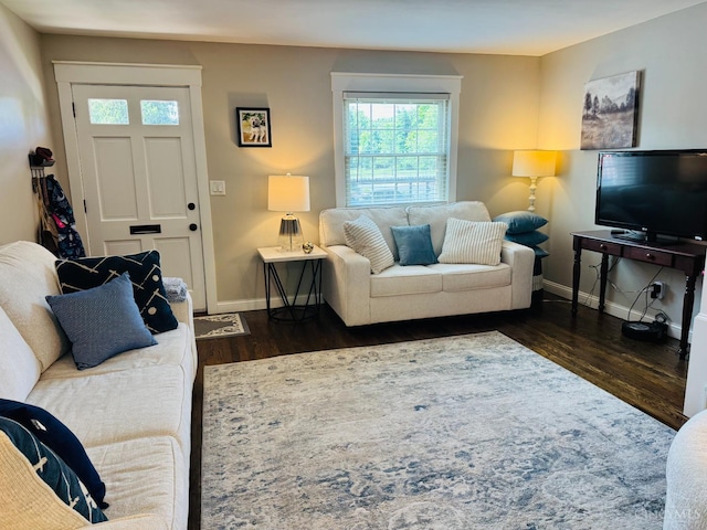 4 Creekwood Sq, Glendale, OH 45246 - living room featuring baseboards and dark wood-type flooring