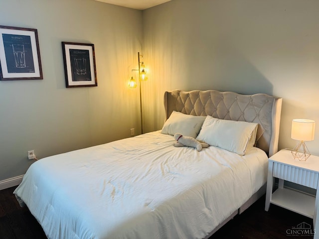 4 Creekwood Sq, Glendale, OH 45246 - bedroom featuring dark wood-style flooring
