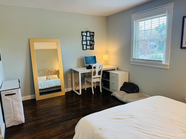 4 Creekwood Sq, Glendale, OH 45246 - bedroom with wood finished floors and baseboards