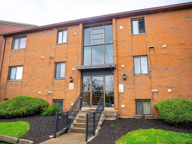 355 Grand Ave Unit 302, Cincinnati, OH 45205 - view of apartment building / complex