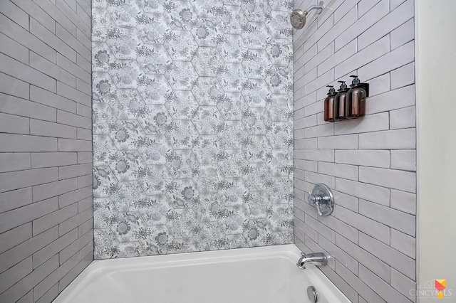 2711 Price Ave, Cincinnati, OH 45204 - full bath featuring shower / bathtub combination