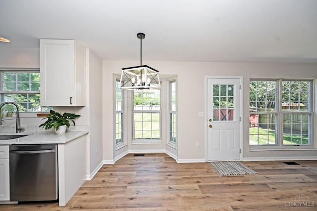 1055 Valley Wood Dr, Union Twp, OH 45103 - entryway featuring a chandelier and light wood finished floors