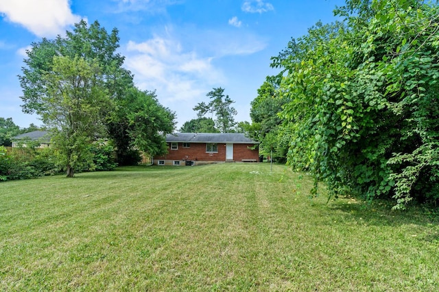 2016 Mistyhill Dr, Springfield Twp, OH 45240 - view of grassy yard