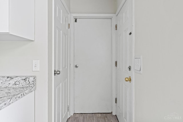 2016 Mistyhill Dr, Springfield Twp, OH 45240 - hallway featuring light wood-style floors