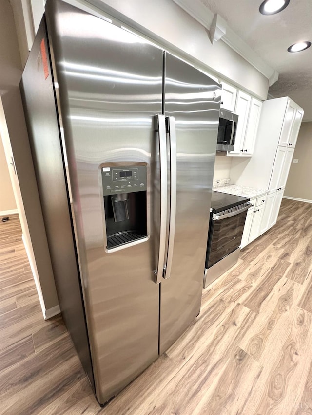 176 Lakeview Dr, Monroe, OH 45044 - kitchen featuring stainless steel appliances, light wood-style flooring, white cabinetry, and recessed lighting