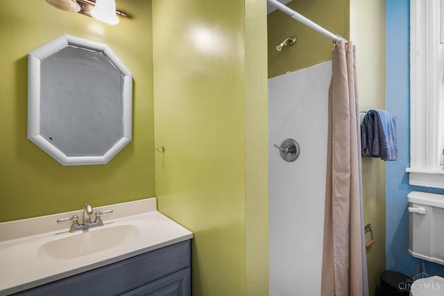 2153 Sinton Ave, Cincinnati, OH 45206 - full bathroom featuring vanity and curtained shower
