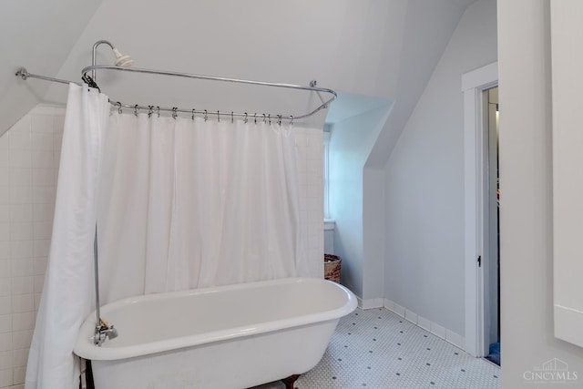 2153 Sinton Ave, Cincinnati, OH 45206 - full bath with baseboards