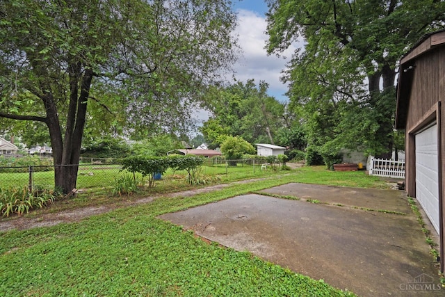 1319 Jefferson Ave, Reading, OH 45215 - fenced backyard with a patio area