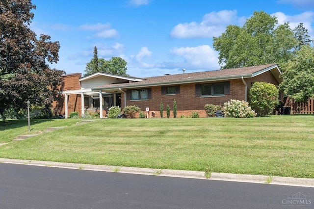 600 Kathryn Dr, Wilmington, OH 45177 - view of front facade featuring brick siding and a front lawn