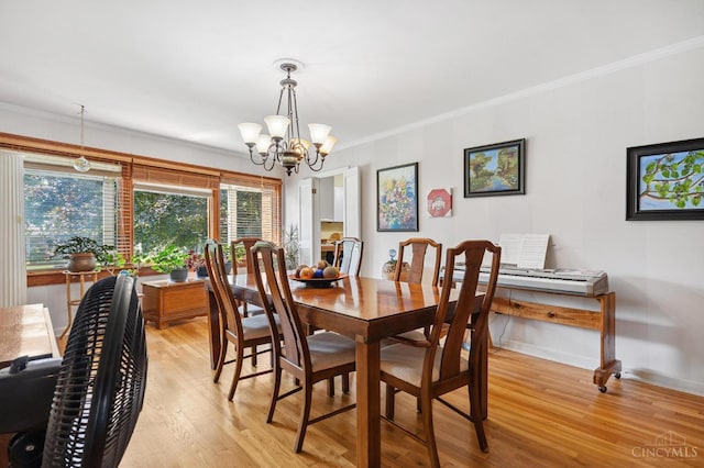 600 Kathryn Dr, Wilmington, OH 45177 - dining area featuring light wood finished floors, a chandelier, and crown molding