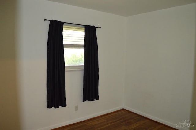 11528 Kenn Rd, Forest Park, OH 45240 - unfurnished room featuring baseboards and dark wood-style flooring
