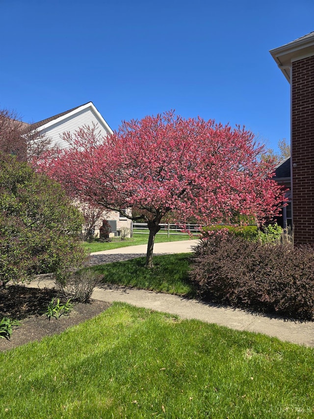 5088 Harvestdale Dr, Mason, OH 45040 - view of community featuring a yard